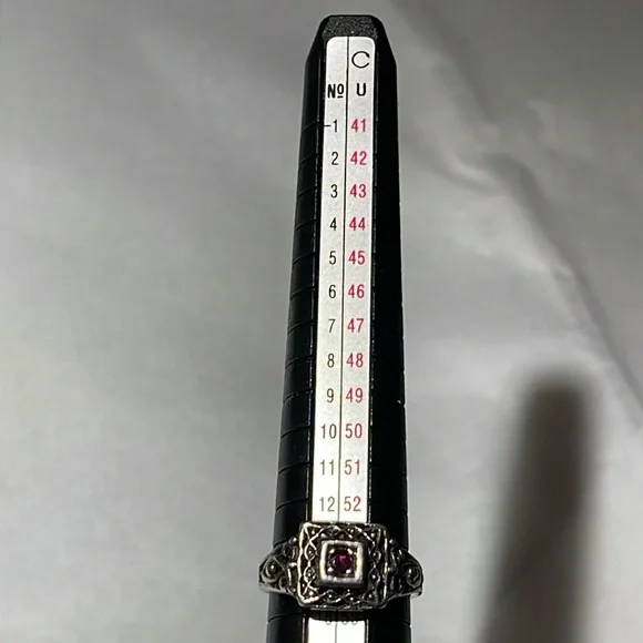 Vintage Sterling 925 Elegant Silver Ring with Purple Gemstone - Picture 5 of 6